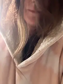 Snapshot of Mini_And_The_Bear chatting on February 2026 07:43:01 PM Mini And The Bear online show from February 2026 07:43:01 PM