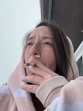 Snapshot of Mini_And_The_Bear chatting on February 2026 06:08:02 PM Mini And The Bear online show from February 2026 06:08:02 PM