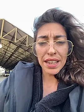 Snapshot of amanilouve chatting on November 2025 03:23:01 PM amanilouve online show from November 2025 03:23:01 PM