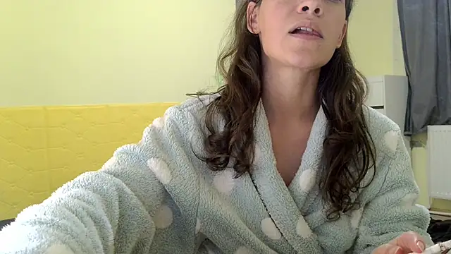 Snapshot of MercyLove chatting on October 2025 03:42:02 PM MercyLove online show from October 2025 03:42:02 PM