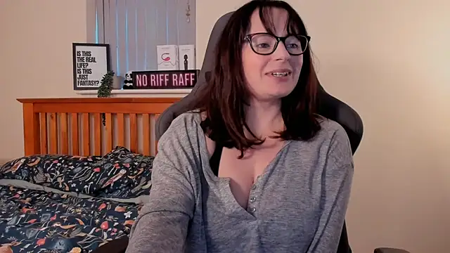 LucieWinters UK online show from January 2025 03:40:02 PM