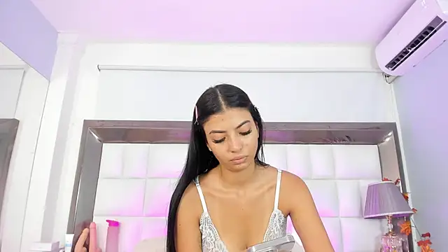 MiaConte online show from December 2024 07:15:02 PM