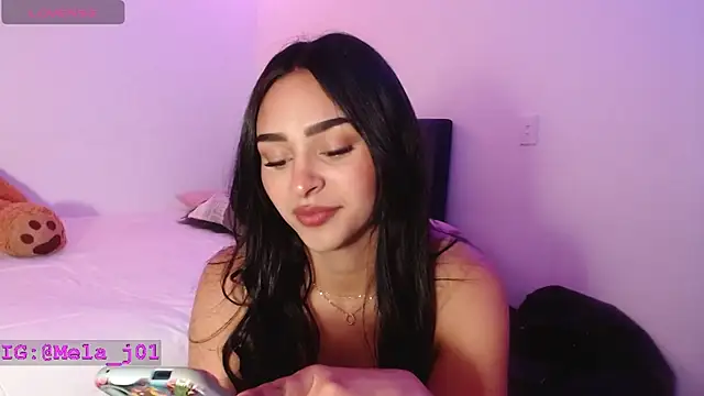 Snapshot of Melaniie01 chatting on December 2024 10:52:02 PM Melaniie01 online show from December 2024 10:52:02 PM