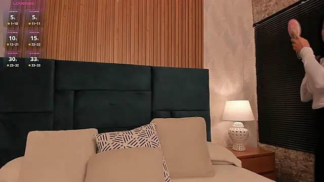 Kareena chopra online show from November 2025 01:55:01 PM