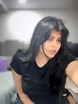 Alyaa s online show from October 2025 02:47:02 AM