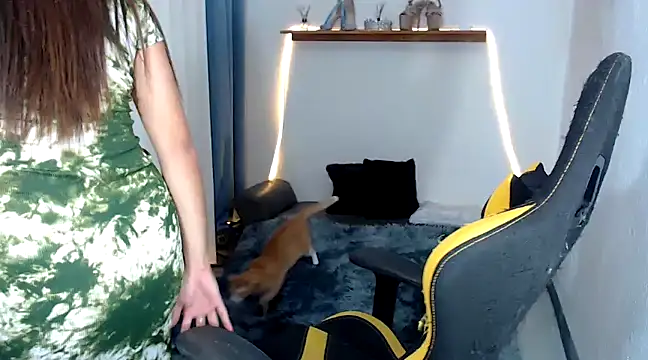 MarieLoveGlamorous online show from January 2025 01:13:01 PM