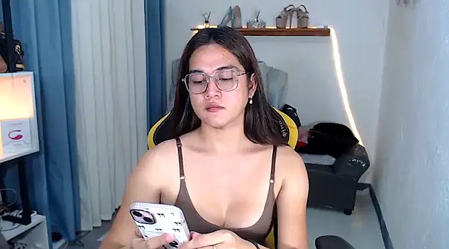 MarieLoveGlamorous online show from February 2025 01:51:02 PM