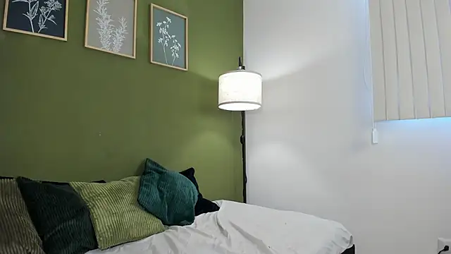 Snapshot of karlye_5 chatting on September 2025 12:18:02 PM karlye 5 online show from September 2025 12:18:02 PM