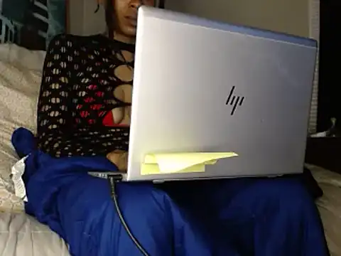 Snapshot of EmpressSunshine chatting on December 2024 06:12:02 AM EmpressSunshine online show from December 2024 06:12:02 AM