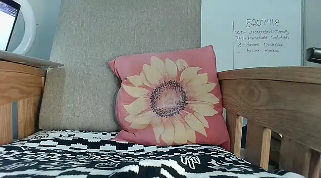 Snapshot of EmpressSunshine chatting on March 2025 02:49:02 AM EmpressSunshine online show from March 2025 02:49:02 AM