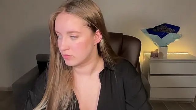 EvaMaddison online show from June 2026 07:56:02 PM
