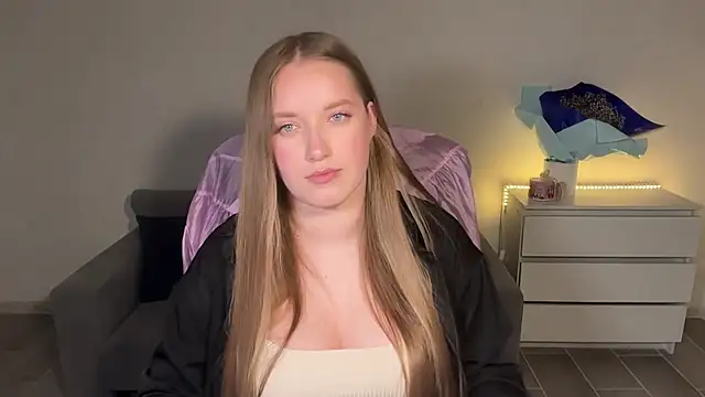 EvaMaddison online show from July 2026 09:42:01 PM