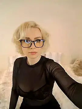 Snapshot of AureliaDoux chatting on February 2025 01:51:02 PM AureliaDoux online show from February 2025 01:51:02 PM