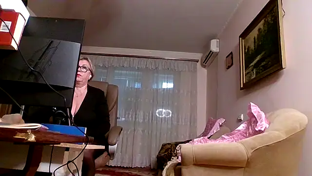 Snapshot of Kallliina chatting on October 2025 06:02:02 AM Kallliina online show from October 2025 06:02:02 AM