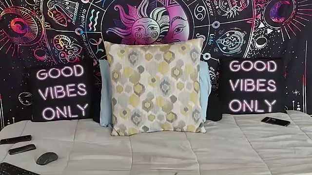 Snapshot of RenaeCumsAlot chatting on January 2025 05:10:02 PM RenaeCumsAlot online show from January 2025 05:10:02 PM