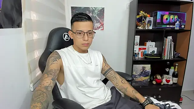 SIXXTOLOVE18 online show from March 2025 02:32:01 PM