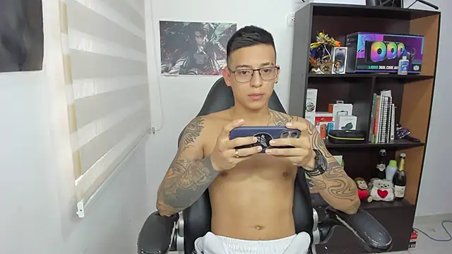 SIXXTOLOVE18 online show from March 2025 07:49:02 PM