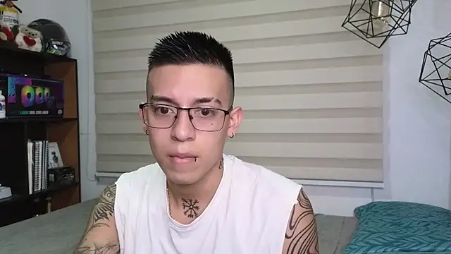 SIXXTOLOVE18 online show from October 2025 10:48:02 PM