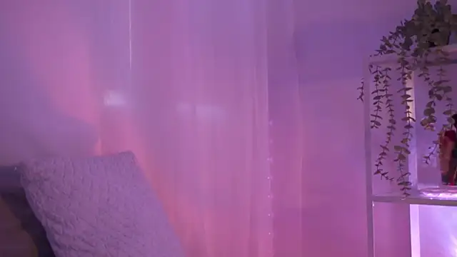 HannaMoom online show from November 2025 10:44:02 PM