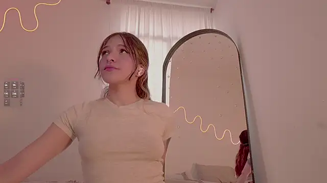 HannaMoom online show from April 2026 10:45:02 PM