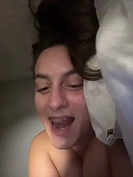 Snapshot of indierotic chatting on March 2025 05:23:02 AM indierotic online show from March 2025 05:23:02 AM