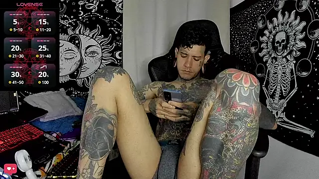 Snapshot of josh__ackerman chatting on January 2025 12:57:01 AM josh ackerman online show from January 2025 12:57:01 AM