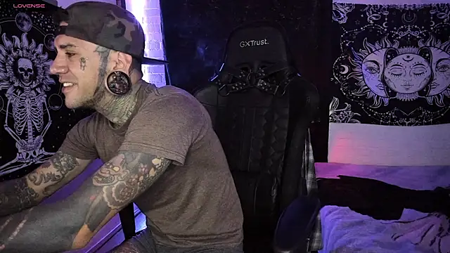 Snapshot of josh__ackerman chatting on March 2025 06:31:01 PM josh ackerman online show from March 2025 06:31:01 PM