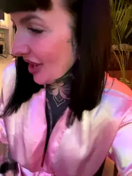 Snapshot of InkedBiitch chatting on December 2024 08:06:02 PM InkedBiitch online show from December 2024 08:06:02 PM