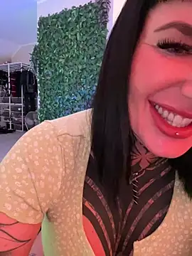 Snapshot of InkedBiitch chatting on December 2024 06:47:01 AM InkedBiitch online show from December 2024 06:47:01 AM