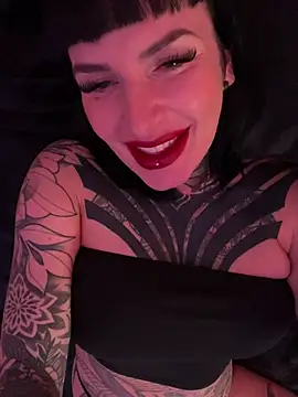 Snapshot of InkedBiitch chatting on December 2024 07:10:01 PM InkedBiitch online show from December 2024 07:10:01 PM