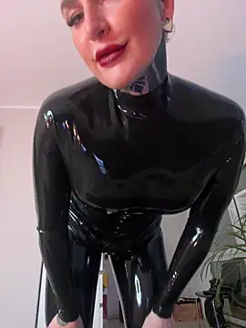 Snapshot of InkedBiitch chatting on December 2024 04:38:01 PM InkedBiitch online show from December 2024 04:38:01 PM