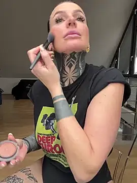 Snapshot of InkedBiitch chatting on February 2025 01:01:01 PM InkedBiitch online show from February 2025 01:01:01 PM