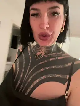 Snapshot of InkedBiitch chatting on March 2025 06:19:02 AM InkedBiitch online show from March 2025 06:19:02 AM