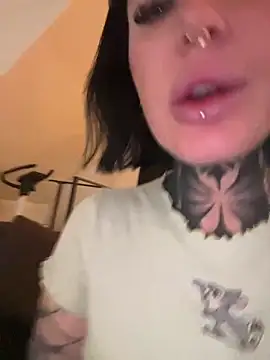 Snapshot of InkedBiitch chatting on March 2025 05:19:01 AM InkedBiitch online show from March 2025 05:19:01 AM