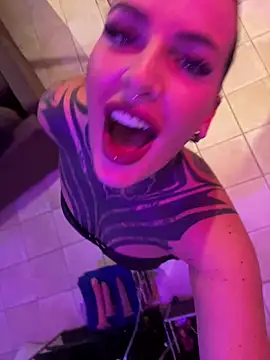 Snapshot of InkedBiitch chatting on November 2025 03:56:01 PM InkedBiitch online show from November 2025 03:56:01 PM