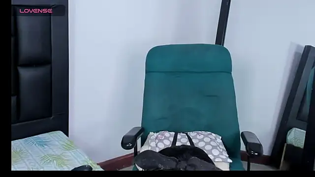 MaiaPetitte  online show from January 2026 09:50:01 PM