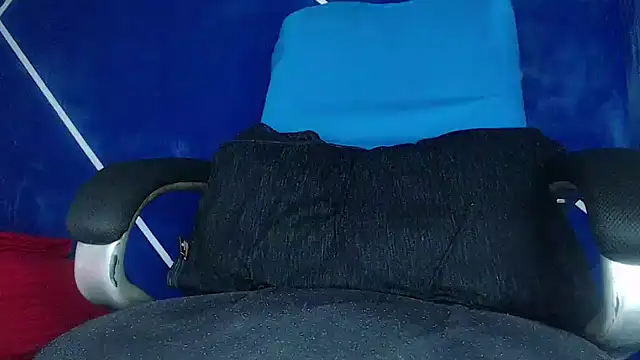 Snapshot of MAXJONES_2 chatting on December 2024 03:47:01 PM MAXJONES 2 online show from December 2024 03:47:01 PM