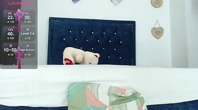 Snapshot of QueenSquirt_ chatting on December 2024 08:27:02 PM QueenSquirt online show from December 2024 08:27:02 PM