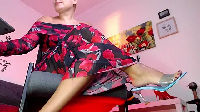 Snapshot of MadameKatrina chatting on January 2025 12:35:02 PM MadameKatrina online show from January 2025 12:35:02 PM