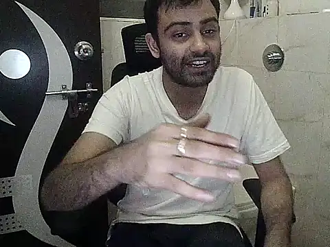 Snapshot of king_kong_india1 chatting on January 2026 08:01:02 PM king kong india1 online show from January 2026 08:01:02 PM