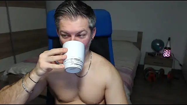 Snapshot of RobbyShawz chatting on February 2025 06:15:02 AM RobbyShawz online show from February 2025 06:15:02 AM