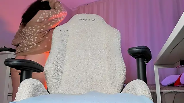 EmilyAden online show from December 2025 06:02:01 PM