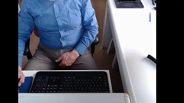 dutchpornking online show from November 2025 08:03:02 AM