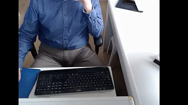 dutchpornking online show from April 2026 06:33:02 AM