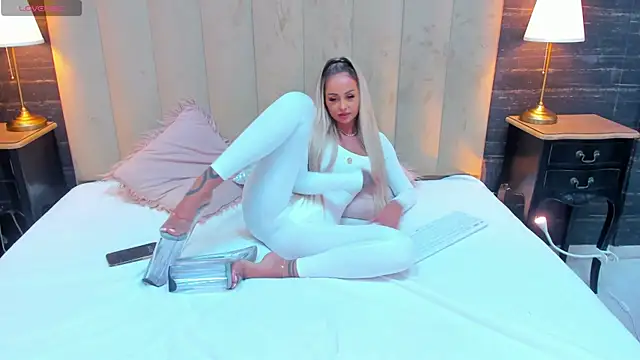 Snapshot of MelanieLexxx chatting on December 2024 06:45:01 PM MelanieLexxx online show from December 2024 06:45:01 PM