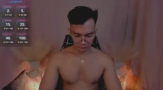 Snapshot of 000batman000 chatting on December 2024 01:15:02 AM 000batman000 online show from December 2024 01:15:02 AM