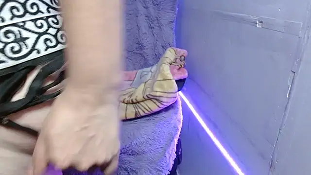 Snapshot of AnnyelinnaLove chatting on January 2025 08:03:02 AM AnnyelinnaLove online show from January 2025 08:03:02 AM