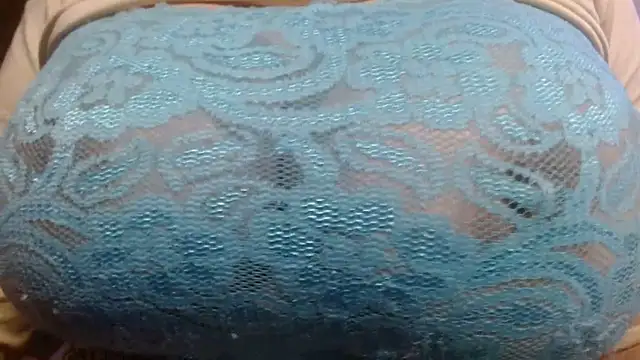 Snapshot of AnnyelinnaLove chatting on February 2025 05:51:02 AM AnnyelinnaLove online show from February 2025 05:51:02 AM