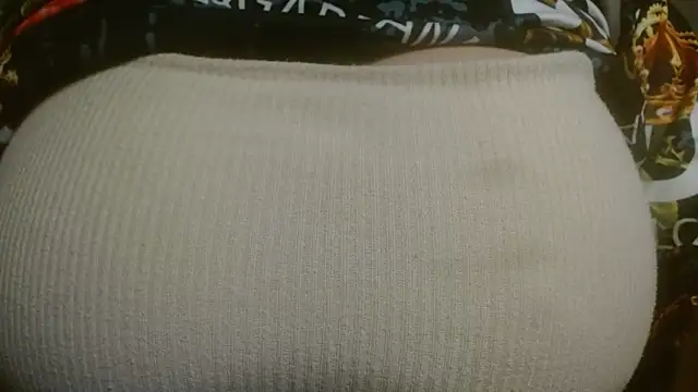 Snapshot of AnnyelinnaLove chatting on March 2025 12:43:01 AM AnnyelinnaLove online show from March 2025 12:43:01 AM