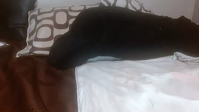 Snapshot of AnnyelinnaLove chatting on March 2025 11:29:02 AM AnnyelinnaLove online show from March 2025 11:29:02 AM